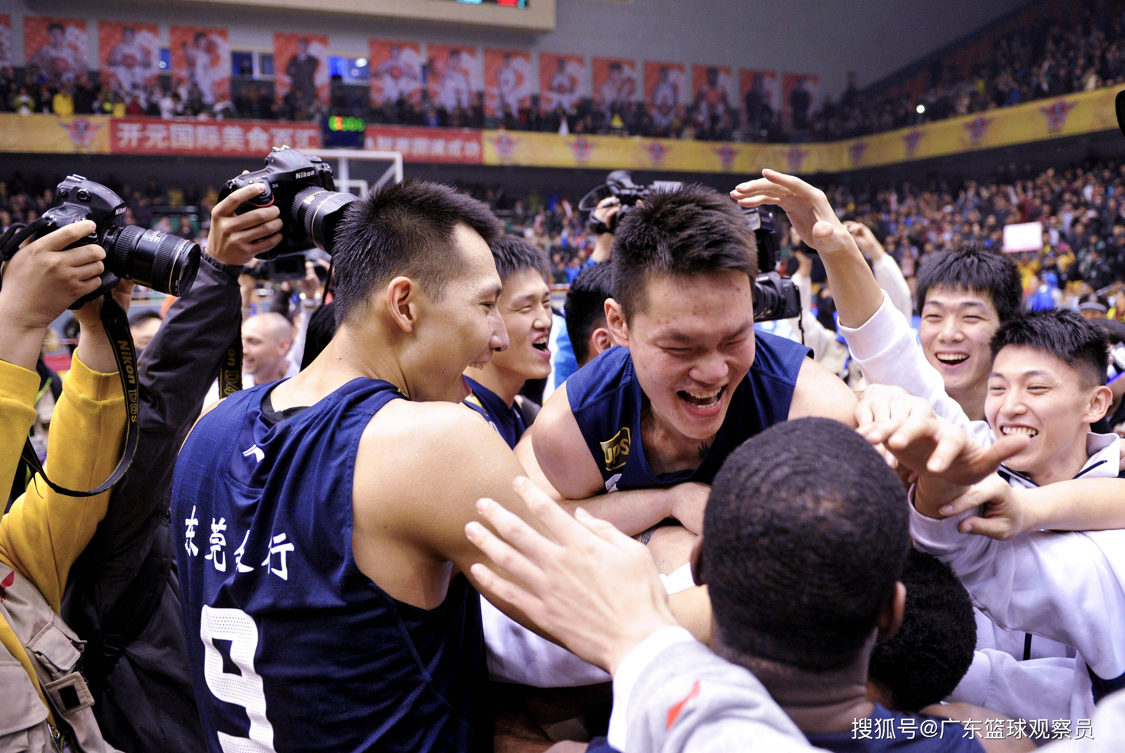 开元娱乐-冲刺阶段广东宏远调整名单以备亚冠；状态回暖环节打磨；悬念犹存；年轻球员得到机会的简单介绍